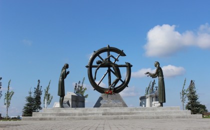Памятник «Памяти забытой войны, изменившей ход истории» М.Шемякина